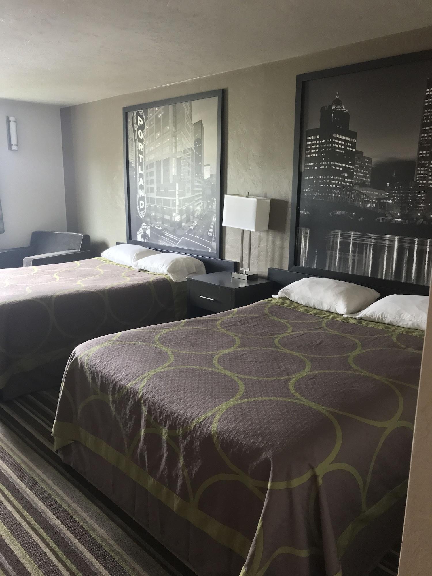 Super 8 By Wyndham Portland Airport Hotel Eksteriør billede