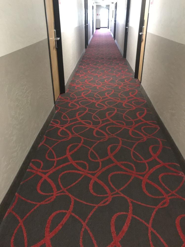 Super 8 By Wyndham Portland Airport Hotel Eksteriør billede