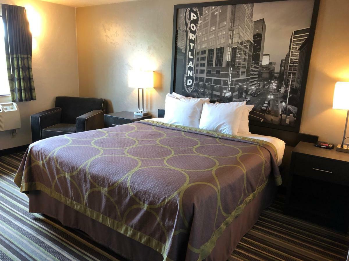 Super 8 By Wyndham Portland Airport Hotel Eksteriør billede