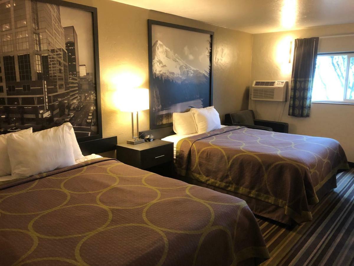 Super 8 By Wyndham Portland Airport Hotel Eksteriør billede