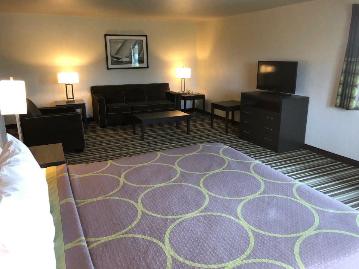 Super 8 By Wyndham Portland Airport Hotel Eksteriør billede