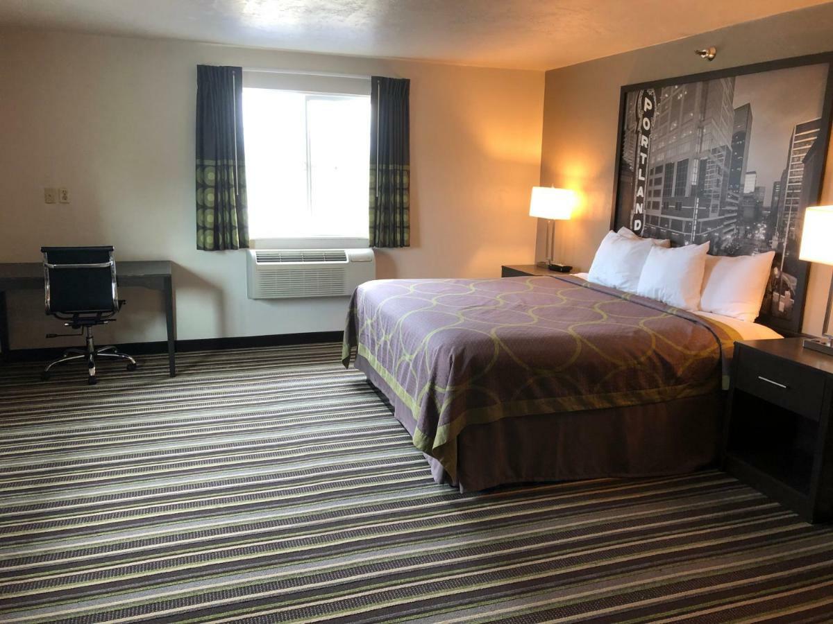 Super 8 By Wyndham Portland Airport Hotel Eksteriør billede